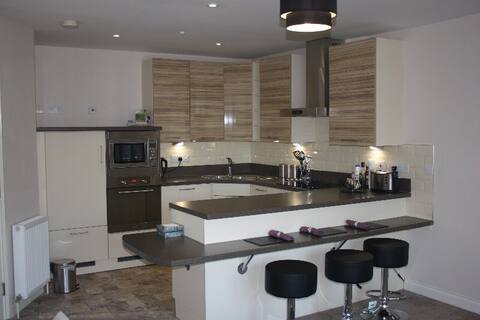 Modern flat with balcony in city centre