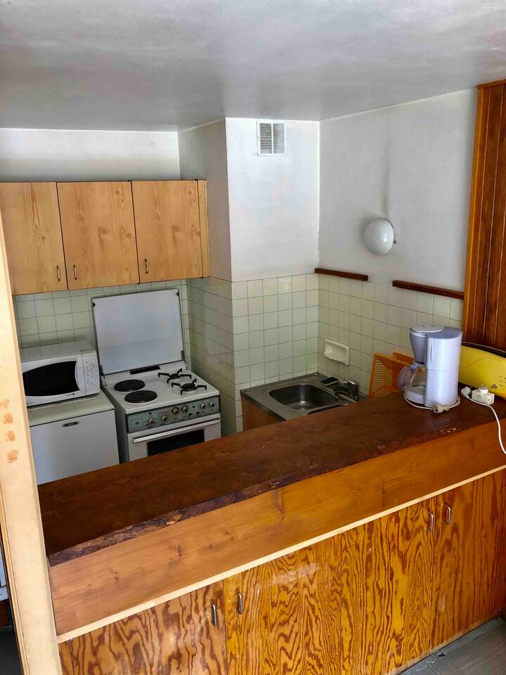 Studio mit guter Lage, Balkon mit Blick. - Airbnb