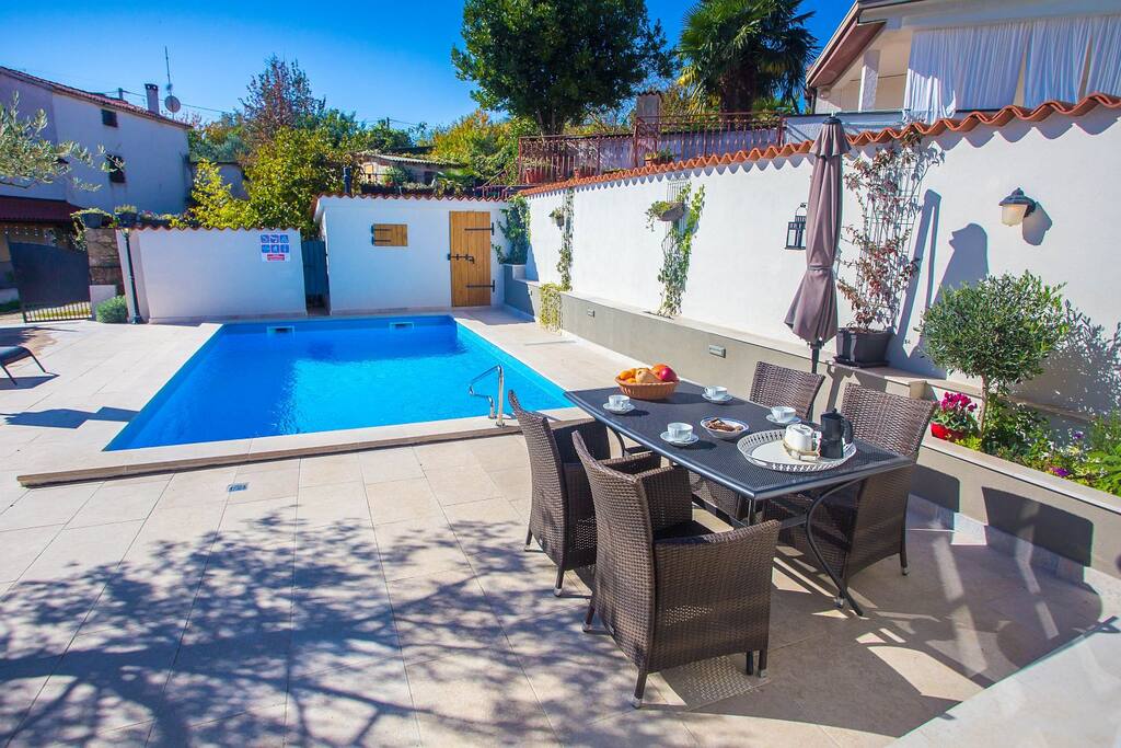 Pool area