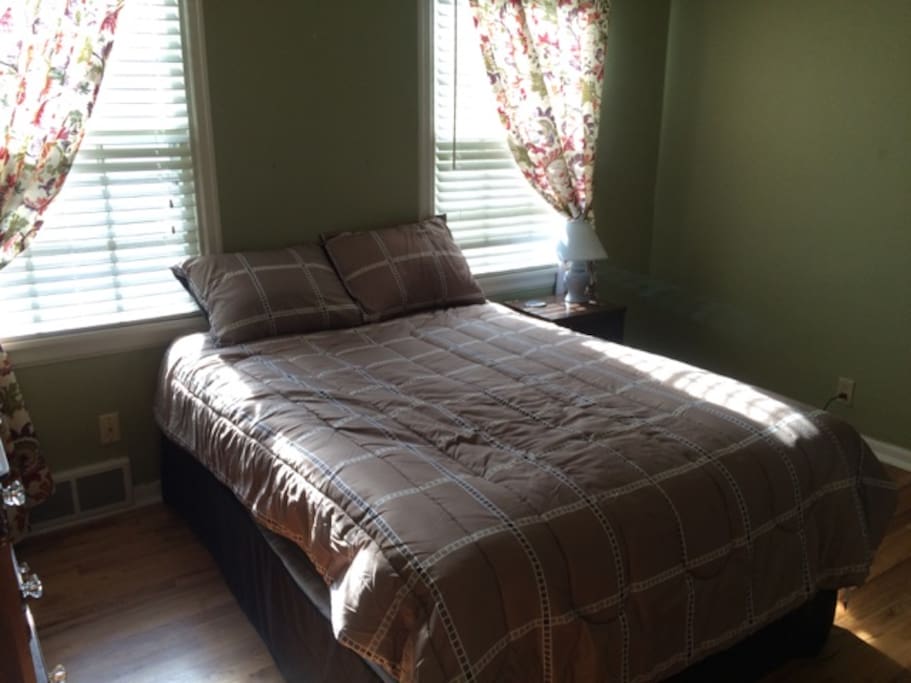 Double Bed, Closet, Desk/Chair, Dresser