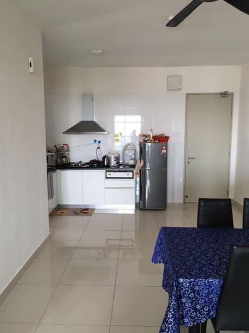 OPEN KITCHEN