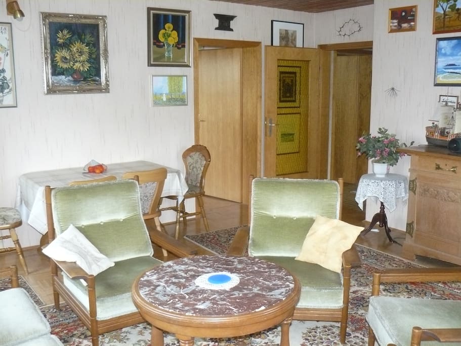 Wohnzimmer 30m²-Wohnzimmer,
Stilmöbel,
3-er Couch,
4 Sessel