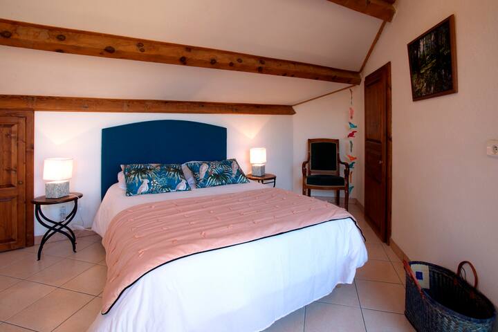 A Muvrella, chambre San Parteu, avec terrasse, au 2d étage, plein sud, avec vue sur le Monte Padru.