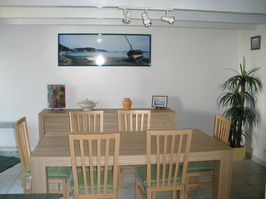 salle à manger spacieuse