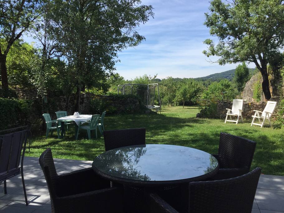 Lots of space for everyone to have fun! In the shade or the sun!