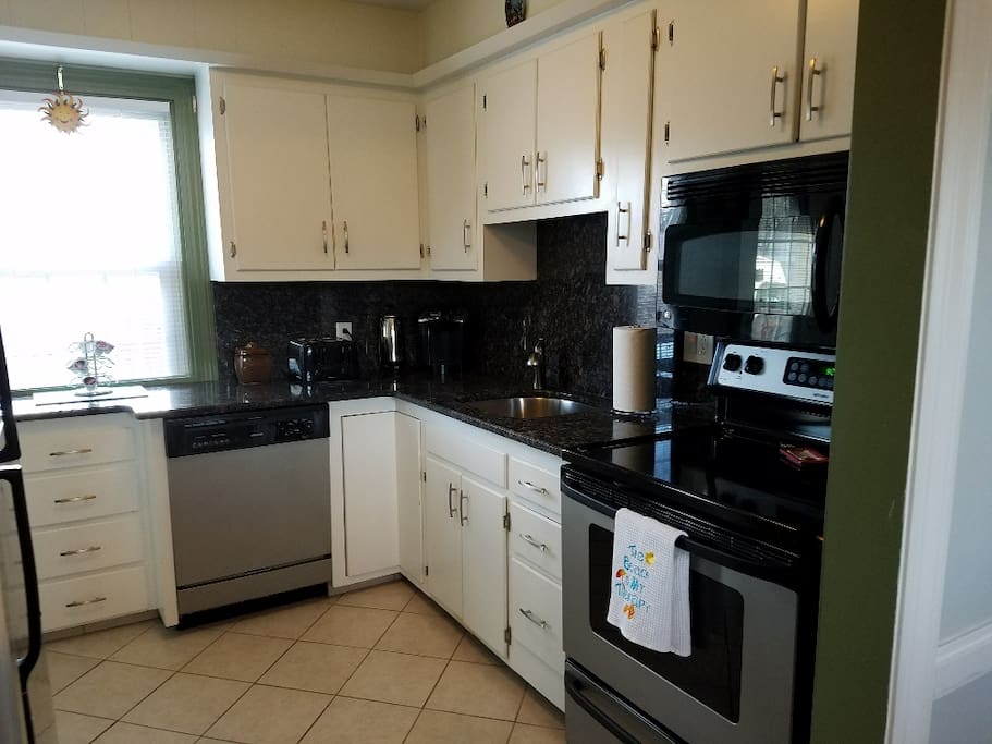 Kithchen with granite countertops