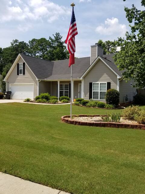 Quiet neighborhood, near downtown Senoia