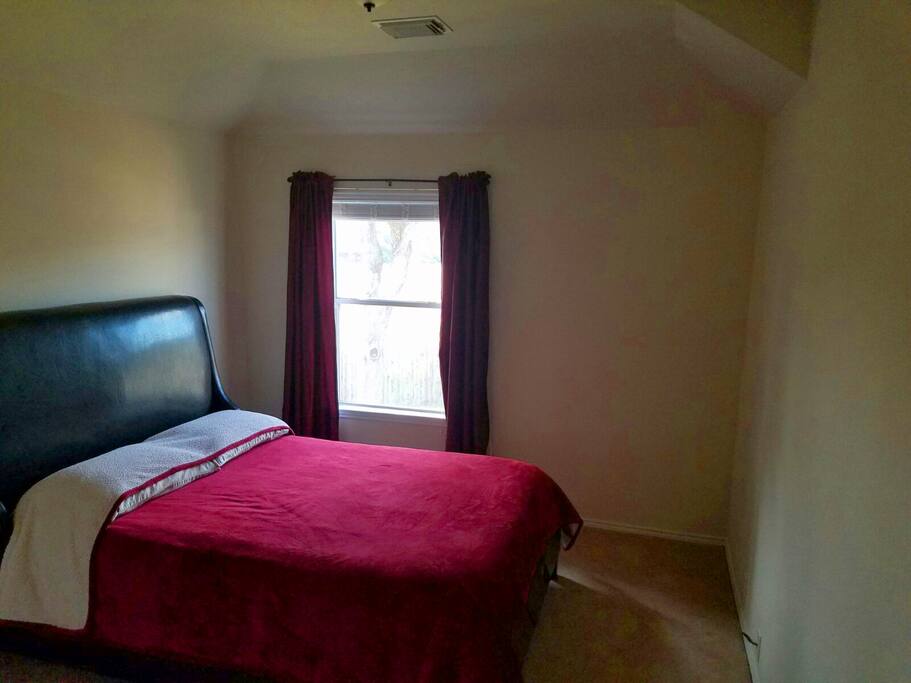 Queen-size Bedroom