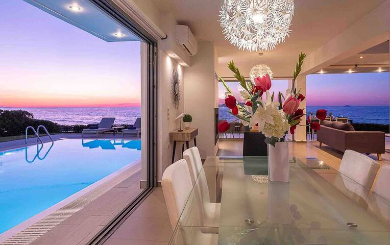 Luxury Villa with Private pool next to sandy beach gallery image 5