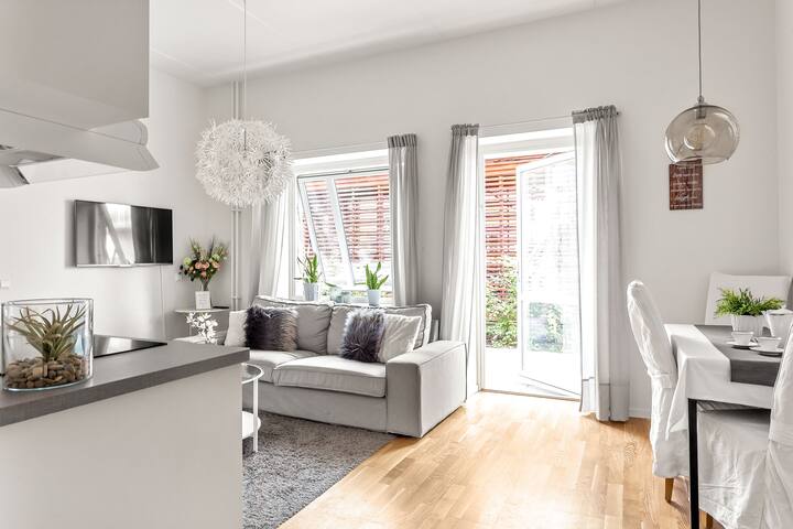 High-End City Center Apartment Near Train Station