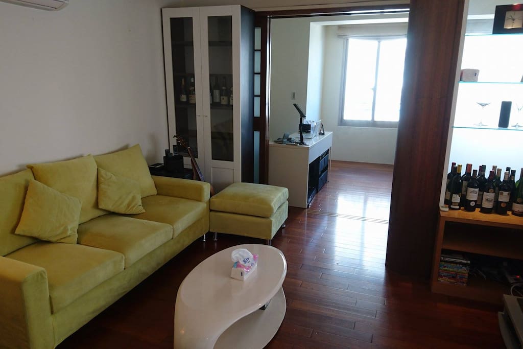 Walking distance to Taipei train station, subways, and high speed railway station. Apartment is full of sunlight, on high floor level with open view of Taipei city.