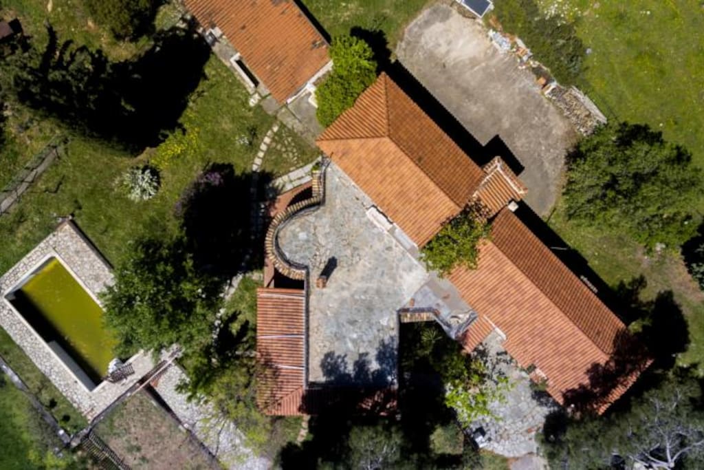 Κάτοψη του σπιτιού και του χώρου.
View from above.
