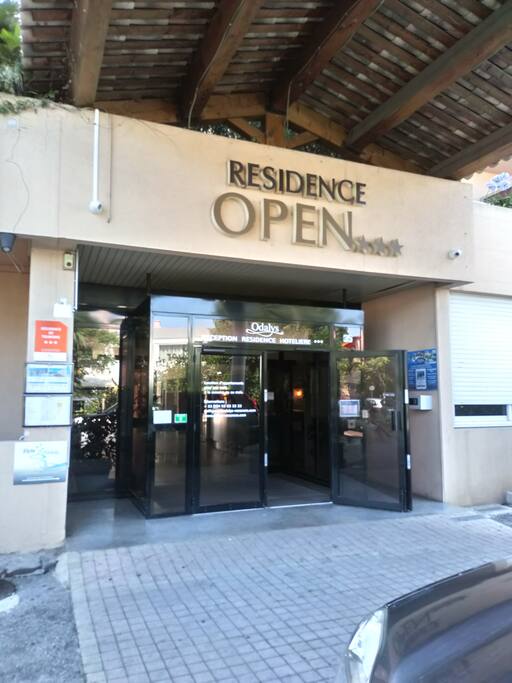 Entrée de la residence