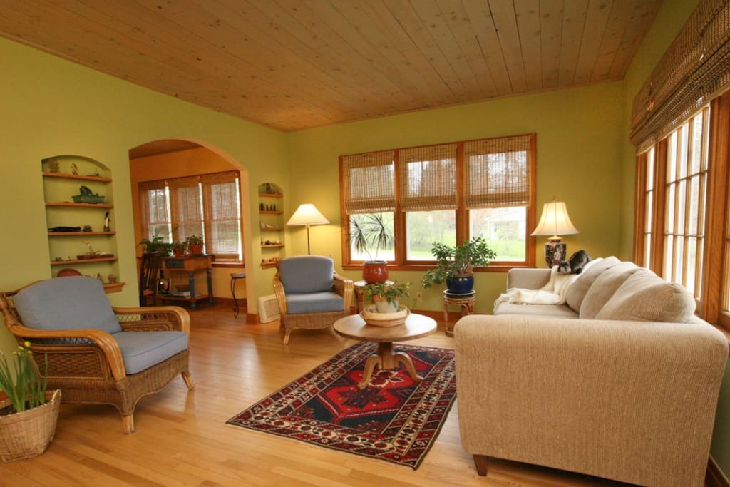 Water Otter Inn Guest Area