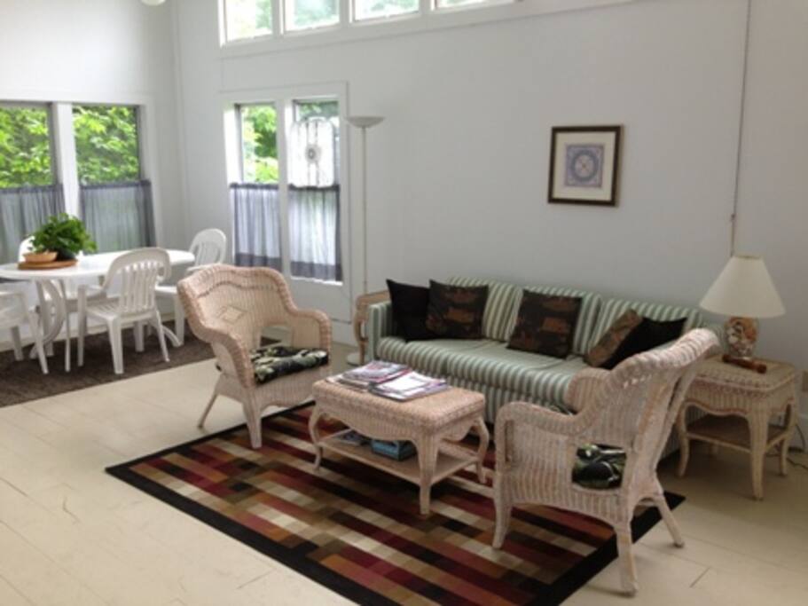 Conversation/TV area.
