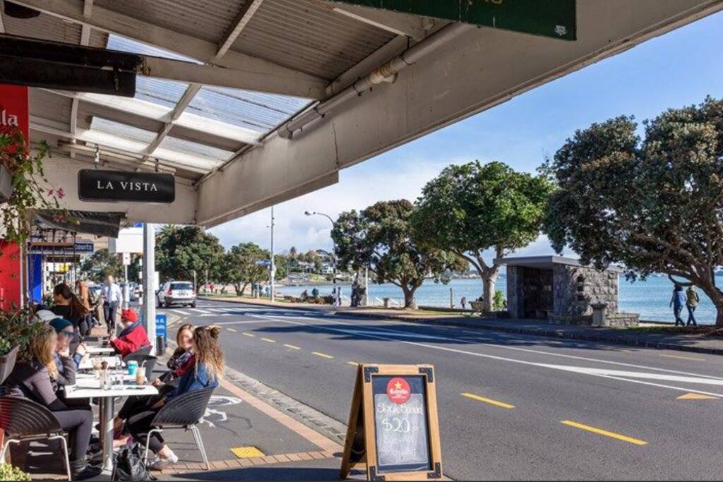 St Heliers Village on Tamaki Drive which leads to downtown Auckland