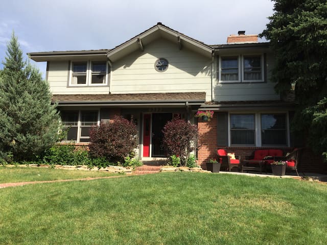 Backyard oasis with pool, hot tub, and much more! gallery image 2