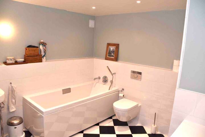 Family friendly house with big garden gallery image 4