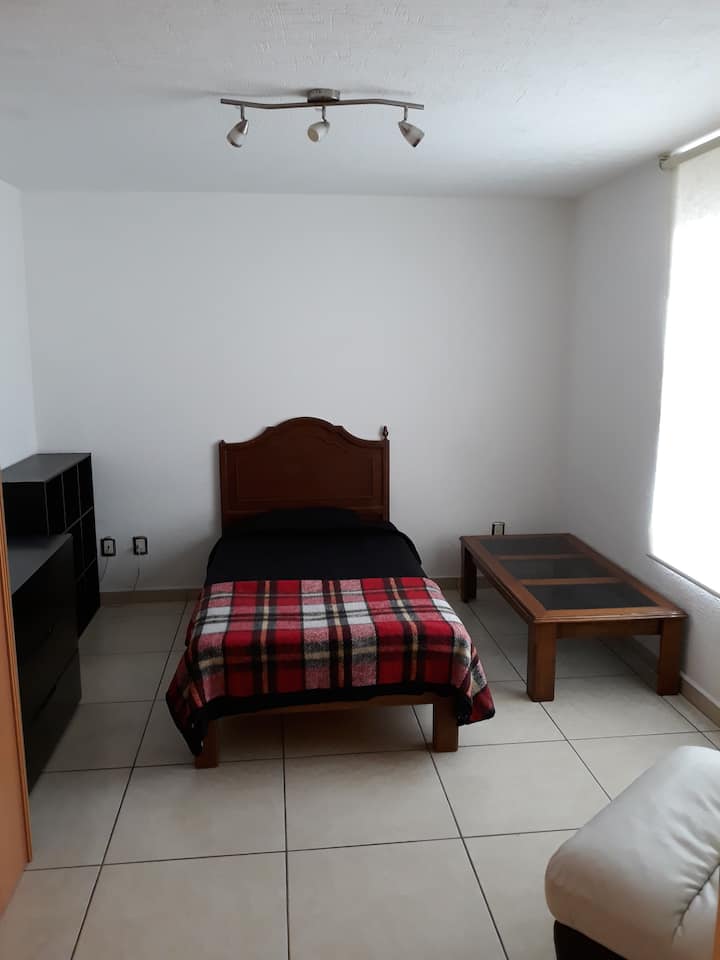 位于一楼的4号房。