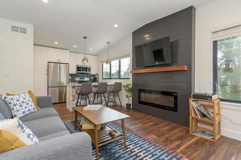 Popular Airbnb listing: Bright and modern w/ garage parking, washer+dryer in Colorado