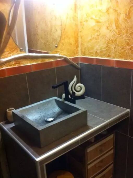 Salle de bain du bas