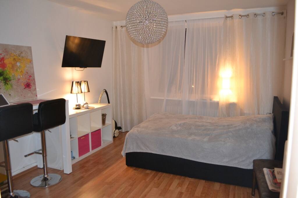 Wohn- und Schlafzimmer / bed & living room