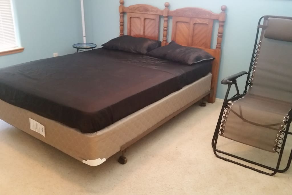 Queen bed BDRM #1