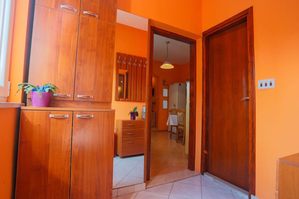 Entry "đhall