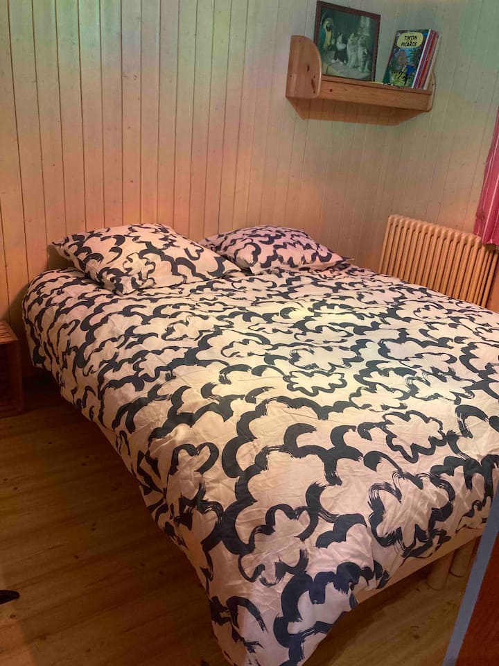 Стаята с 2 отделни легла може да направи легло в 160 за двойка 