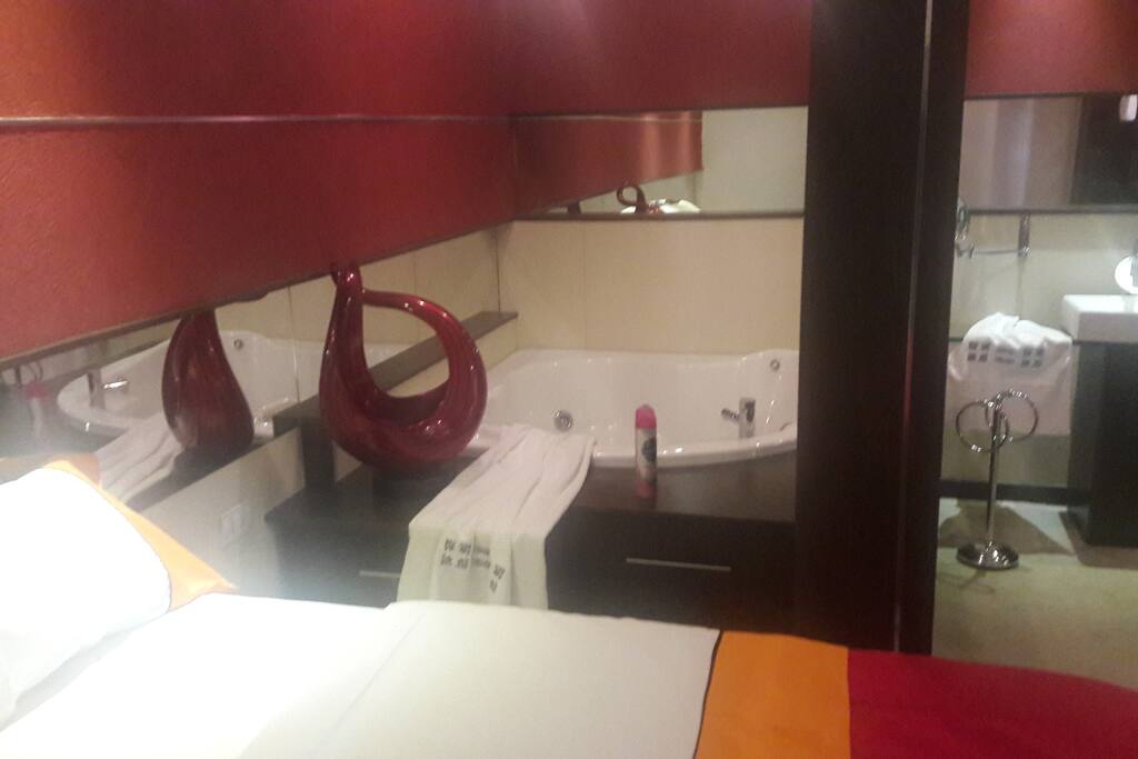 SECTOR DORMITORIO Y YACUZZY