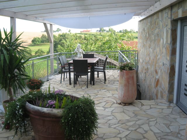 Ruhig gelegene Ferienwohnung mit großer Terrasse