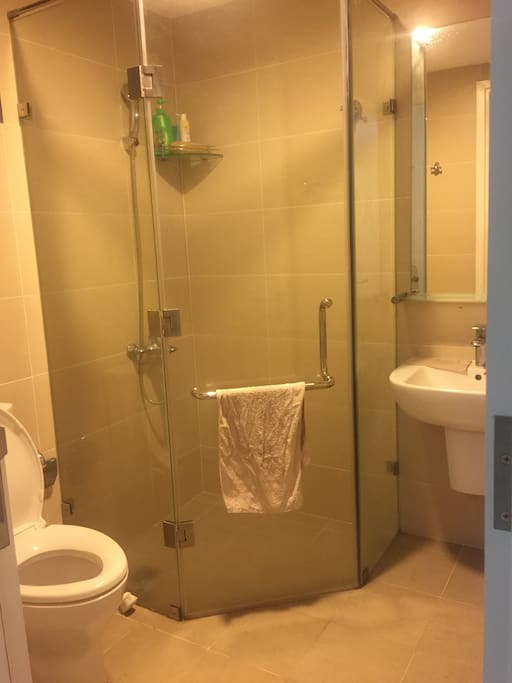Clean bathroom and basic stuffs for you