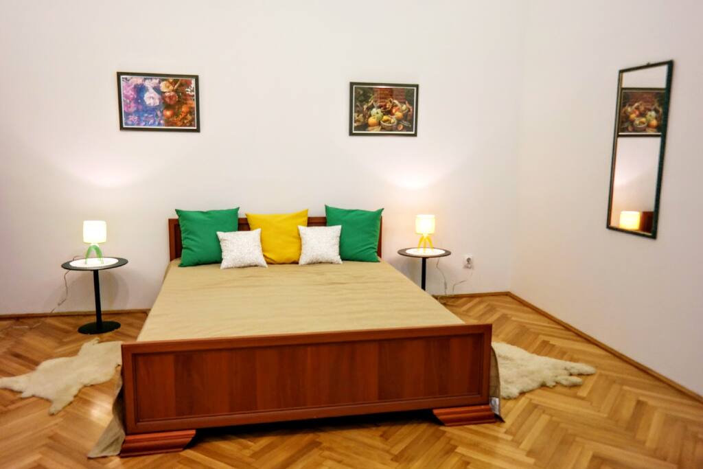 1. / master bedroom/