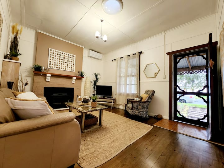 Pet Friendly - Historic "Bluebird Cottage " - Mount Gambier