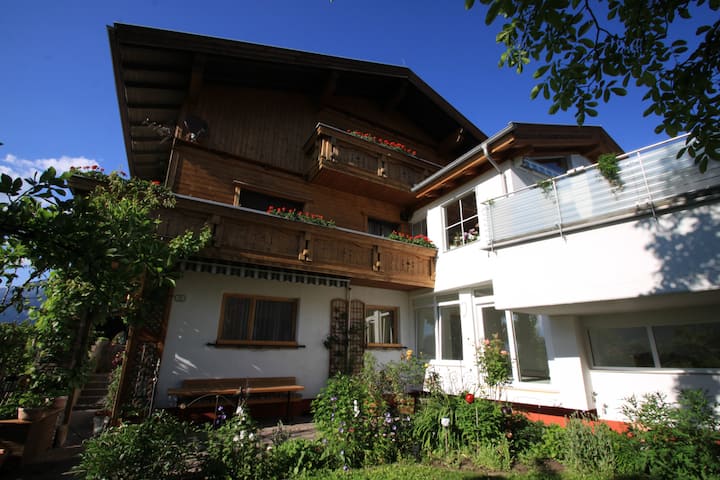 Apartment with a view above Innsbruck