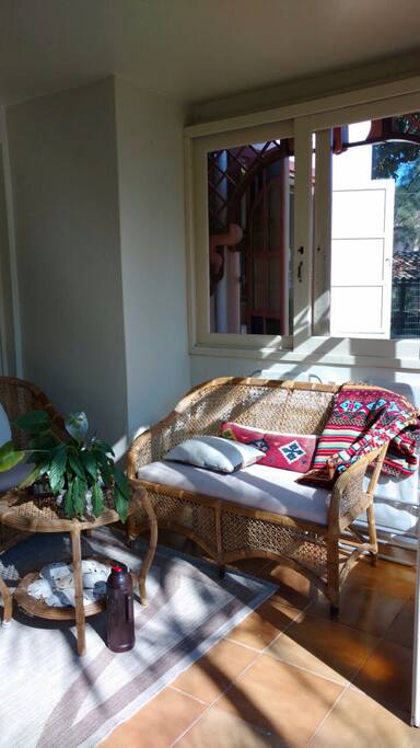 Varanda com saída para jardim