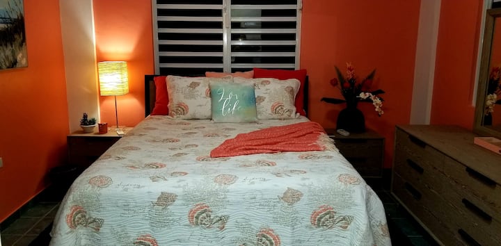 After a day of fun and exploring, you want a cozy and cheerful, yet very romantic place to fall into a blissful night's sleep. You'll love the comfort of the memory foam Quilt Top Queen in Master bedroom. Attached private bath. The perfect bedroom