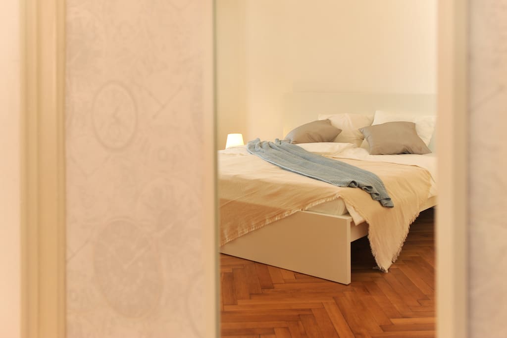 cozy bed mirroring