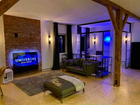 Successful Airbnb property: Industrial Loft 3 bedroom 110qm + 1 parking space in Eimsbüttel
