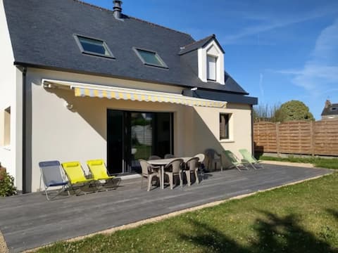 TIEGEZH - Carantec family home