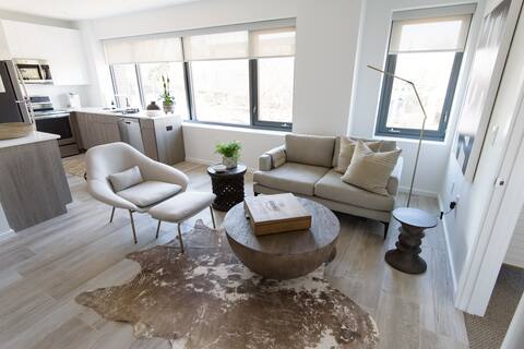LUXURY IN WEST HARTFORD CENTER