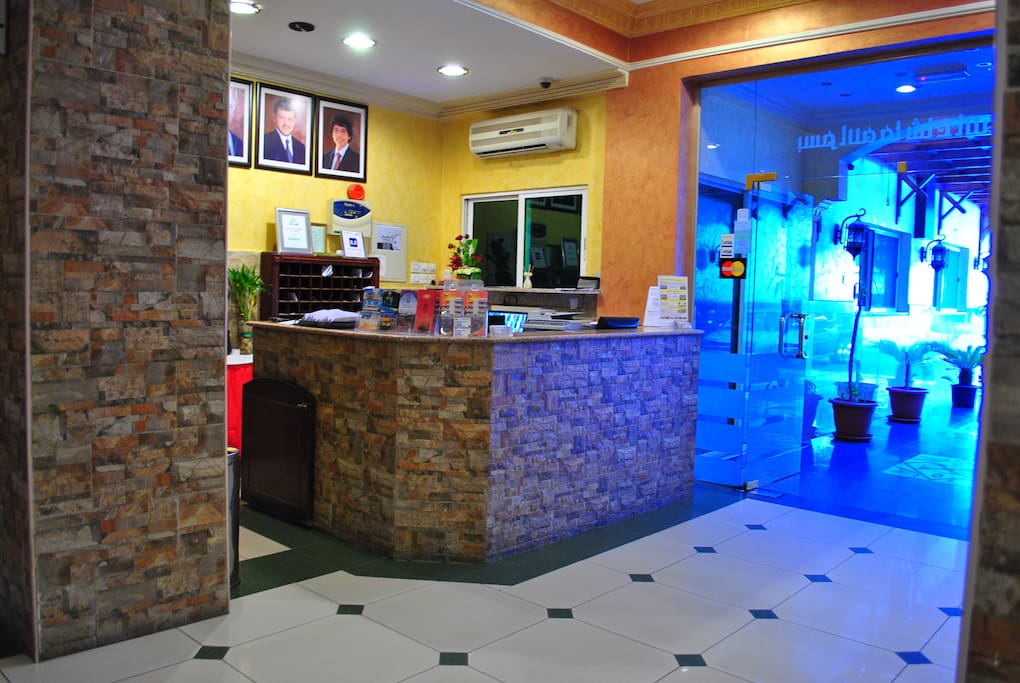 Reception area (opens 24 hours)