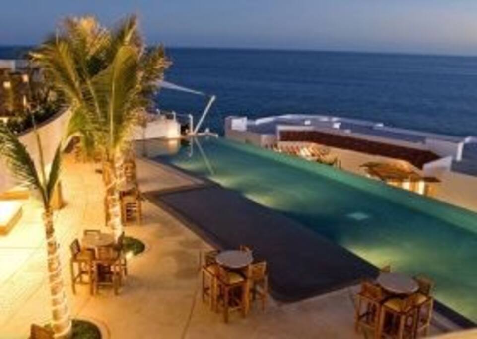 Upper level adult only infinity pool with gorgeous views onto the Sea of Cortez. Snack bar with poolside service for lunch, cocktails. Super comfortable lounge beds to enjoy for sun bathing, napping, reading, relaxation!