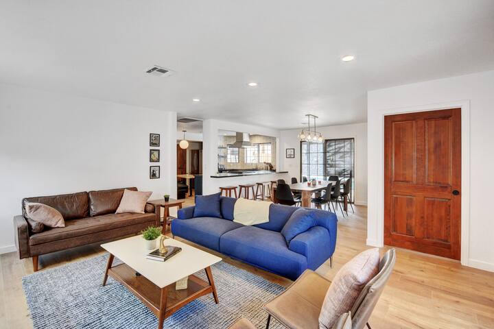 Charming Spanish Villa w/Pool, Close to The Strip gallery image 3