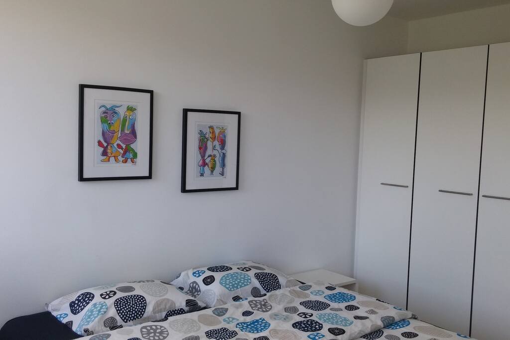 Bedroom with 1 kingsize bed