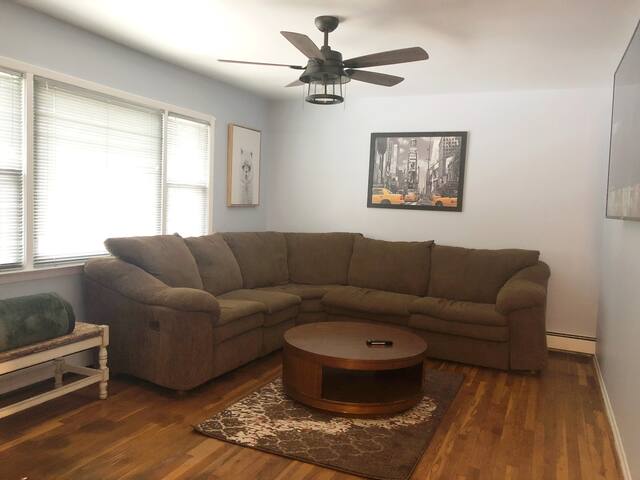 Spacious 3 Bedroom Apartment in Central Location