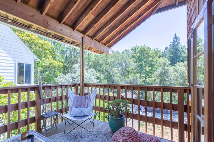 Light-Filled Retreat in Coveted Upper Rockridge gallery image 3