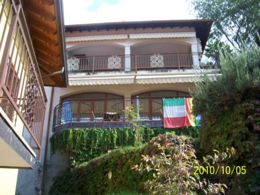 Lakefront VillaBrigida sleeps 12