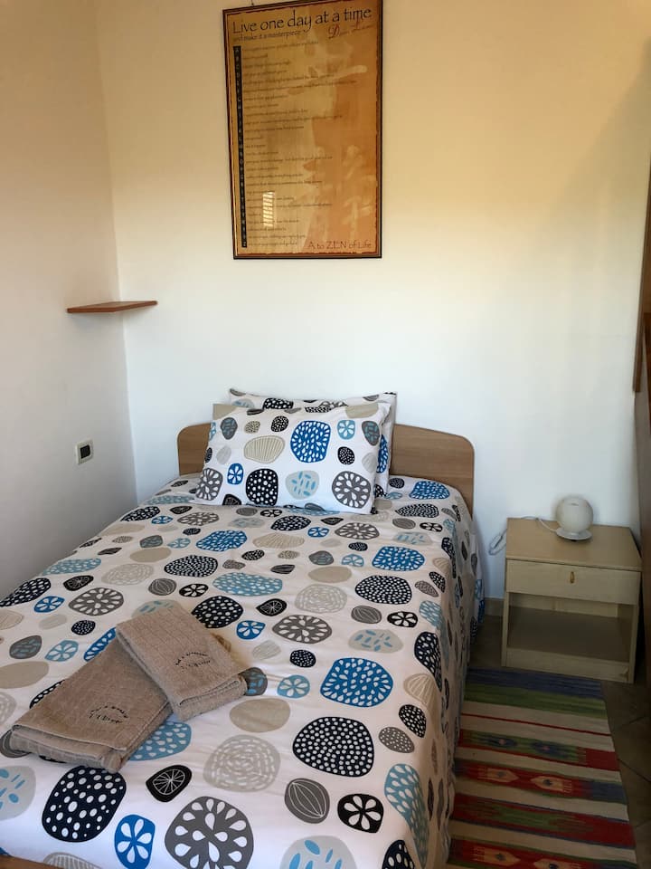 Jednokrevetna soba s krevetom za jednu osobu i WC-om