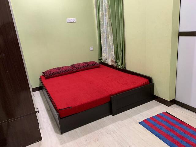 Upscale Affordable Bedroom in Heart of Mumbai